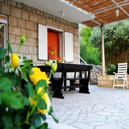 Lina Villa Brsecine
